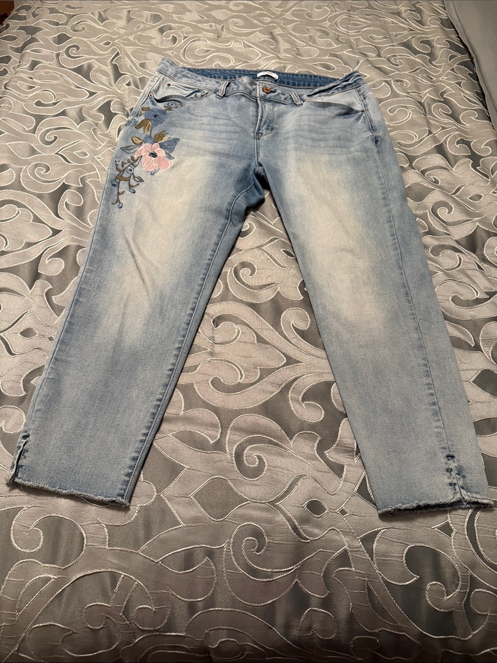 Kensie Light Blue Cropped Jeans with Pink Floral Embroidery